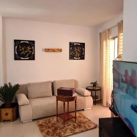 100 M De Playa * Κάλπε